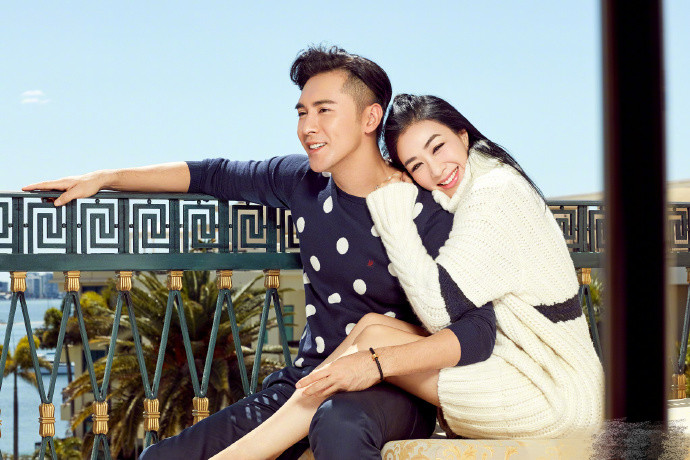 张伦硕|张伦硕为老婆庆生甜喊对方15岁人鱼公主，50岁钟丽缇皮肤超水嫩