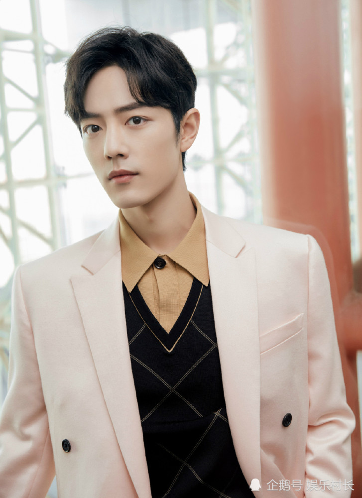 肖战|肖战拍戏军装造型曝光，面露大笑走出低谷，被黑粉起诉大后天开庭传新消息