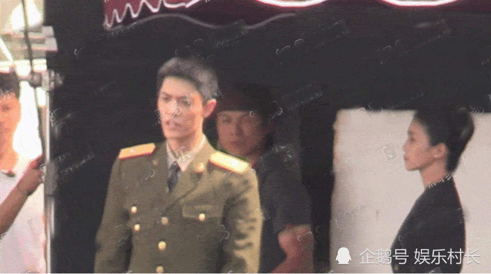 肖战|肖战拍戏军装造型曝光，面露大笑走出低谷，被黑粉起诉大后天开庭传新消息