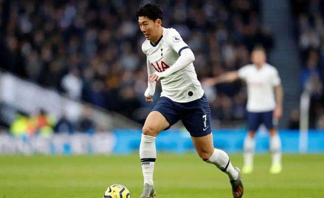 现役足坛最优秀的5位左边锋英超三将入选35岁c罗榜上有名