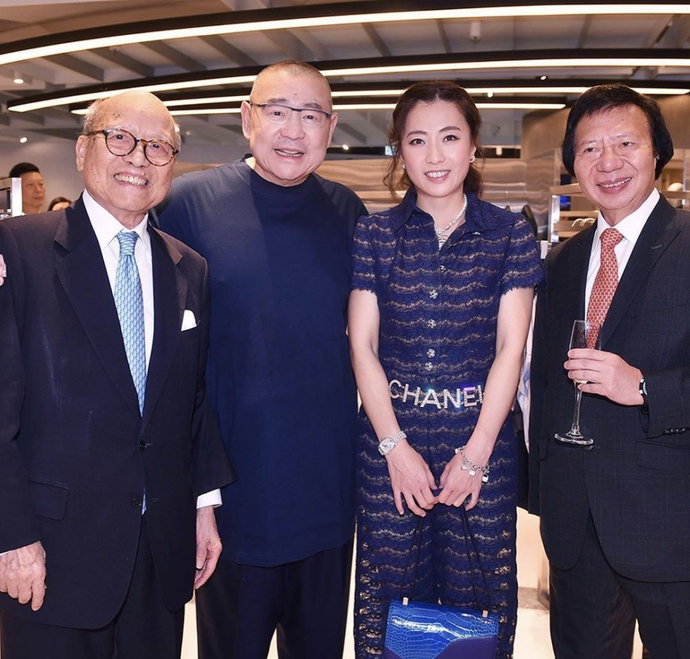 甘比|甘比难怪最得宠，外表光鲜亮丽女首富，其实是刘銮雄专属“保姆”