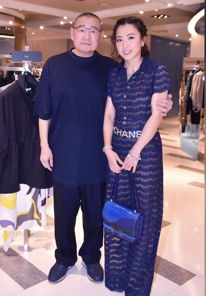 甘比|甘比难怪最得宠，外表光鲜亮丽女首富，其实是刘銮雄专属“保姆”