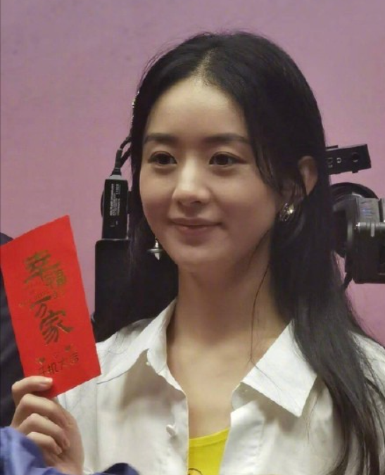 赵丽颖|赵丽颖露脐装开机生图曝光，14年后合作郑晓龙未变样