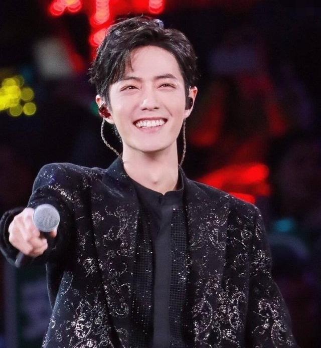 肖战|肖战新造型曝光，干练寸头硬汉气质十足，走路带风气场强大抢镜