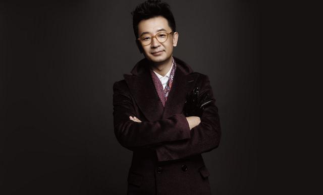 黄海波|黄海波疑不再复出，转幕后和美女演员开设表演班，场地简陋显心酸