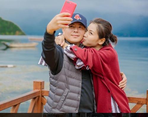 刘涛|刘涛父亲去世后首现身，马不停蹄工作疲惫憔悴，网友喊话王珂分忧