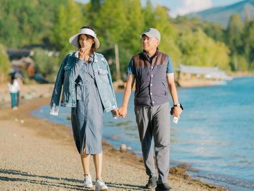 刘涛|刘涛父亲去世后首现身，马不停蹄工作疲惫憔悴，网友喊话王珂分忧