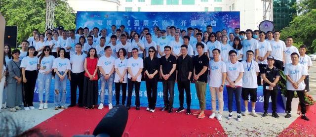 刘涛|刘涛父亲去世后首现身，马不停蹄工作疲惫憔悴，网友喊话王珂分忧