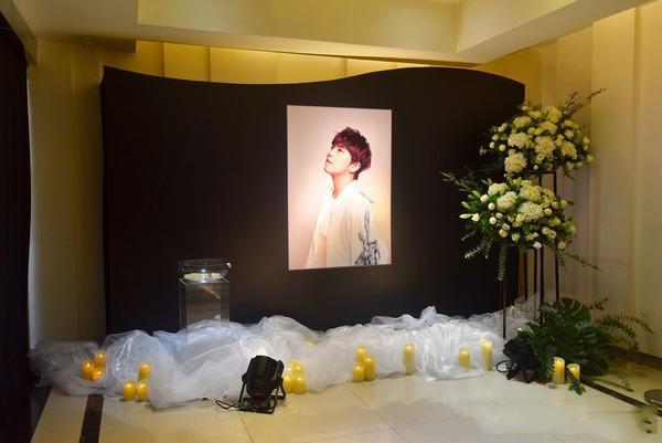 黄鸿升|黄鸿升追悼会现场：女友情绪几近崩溃，张钧甯贾静雯曹格哀伤落泪