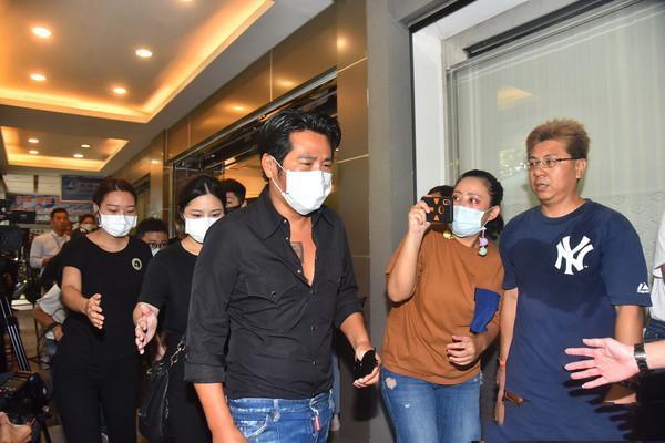 黄鸿升|黄鸿升追悼会现场：女友情绪几近崩溃，张钧甯贾静雯曹格哀伤落泪