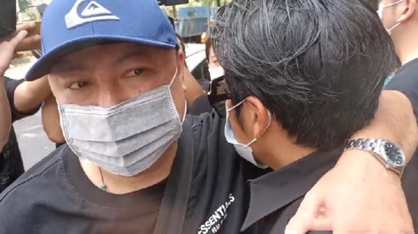 黄鸿升|黄鸿升追悼会现场：女友情绪几近崩溃，张钧甯贾静雯曹格哀伤落泪