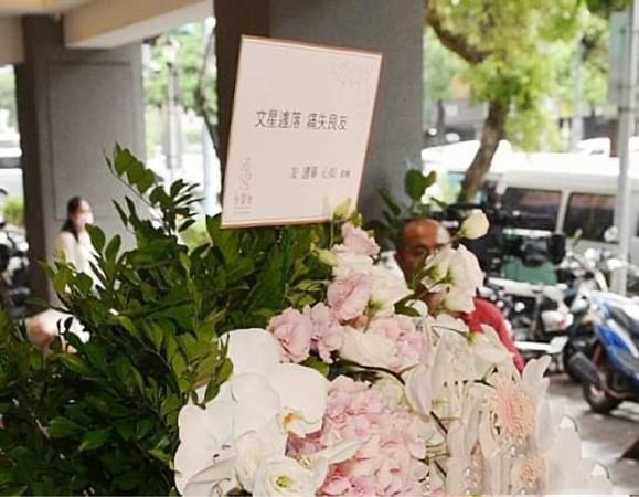 黄鸿升|黄鸿升追悼会现场：女友情绪几近崩溃，张钧甯贾静雯曹格哀伤落泪