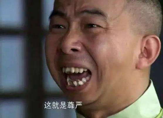 最美逆行者|身材矮小演丑角20年，逆袭娶貌美娇妻，今成《最美逆行者》导演