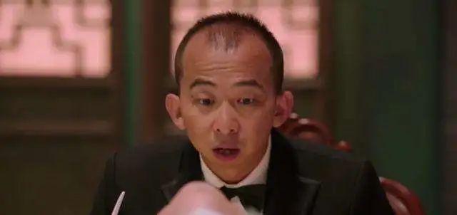 最美逆行者|身材矮小演丑角20年，逆袭娶貌美娇妻，今成《最美逆行者》导演