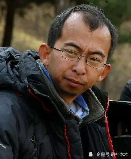 最美逆行者|身材矮小演丑角20年，逆袭娶貌美娇妻，今成《最美逆行者》导演