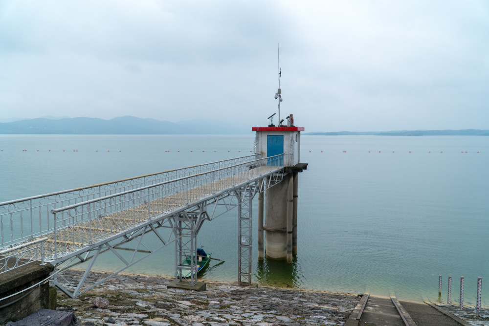 1958年9月动工,1970年竣工水库东西长14.