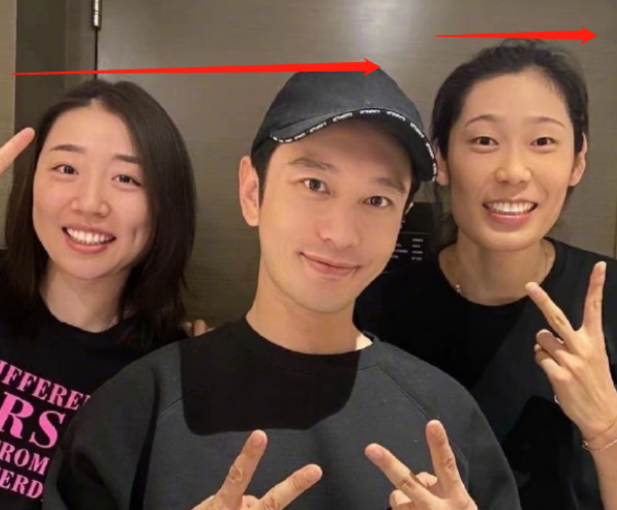 黄晓明|《夺冠》将上映，黄晓明与女排成员合影，我却在关注黄晓明的身高