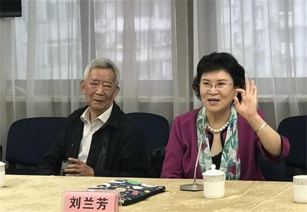 马云的父亲马来法不沾儿子的光一家人各有各的事业