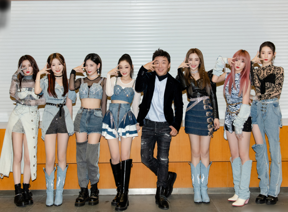 硬糖少女|硬糖少女绿野仙踪大片，陈卓璇似仙女下凡，我却被张艺凡美到了