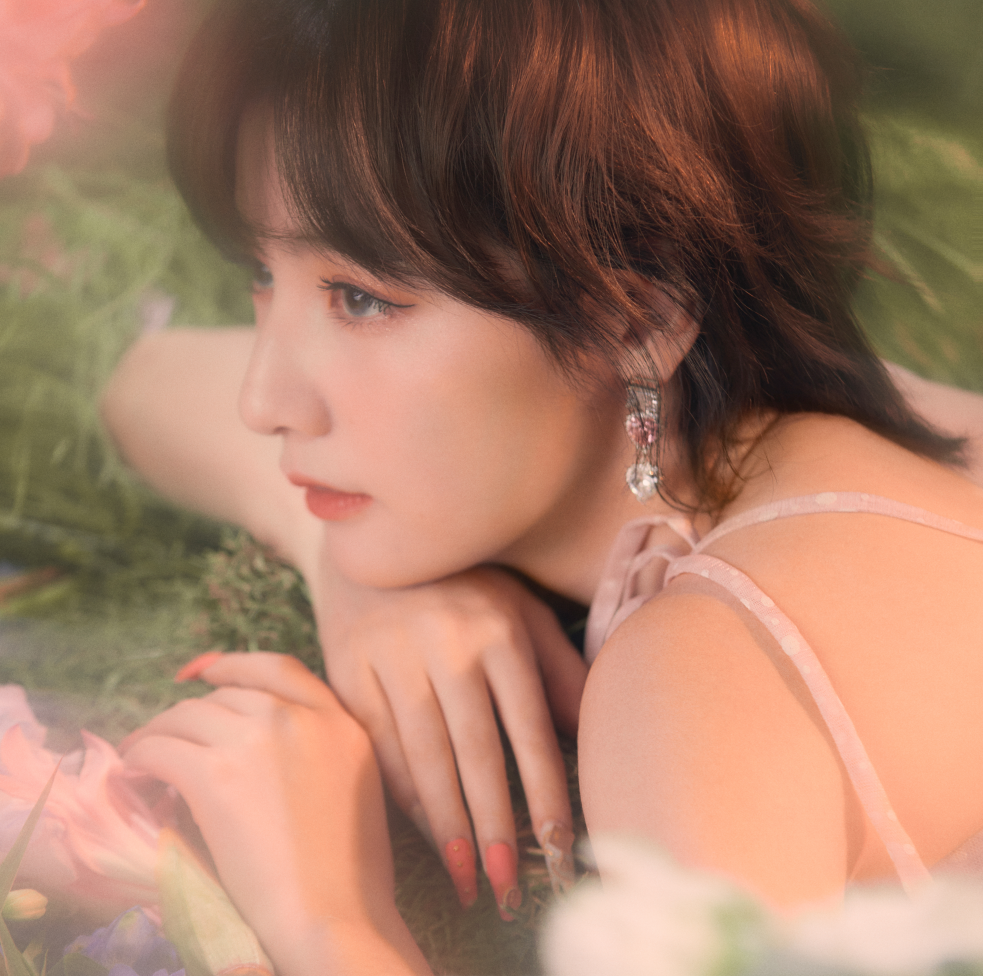 硬糖少女|硬糖少女绿野仙踪大片，陈卓璇似仙女下凡，我却被张艺凡美到了