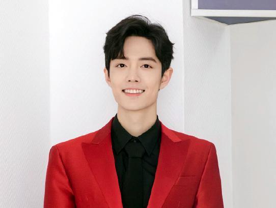 肖战|肖战新物料来袭，亮相央视推荐新剧，网友纷纷表示一身正气太帅了！