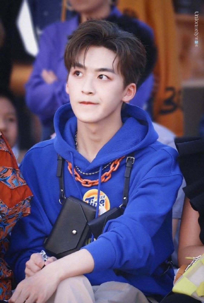 李由和|求锤得锤！网红胡宾果晒了李由和任豪的聊天记录，还是任豪组局