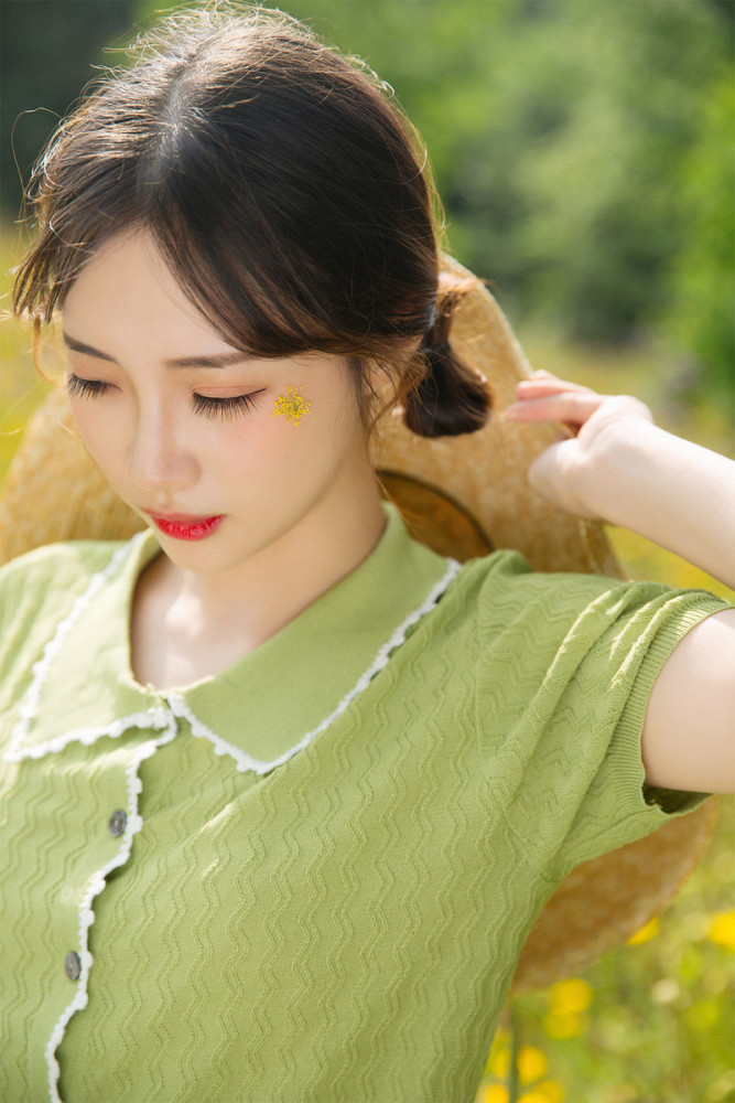 清纯美少女,春意盎然美如画