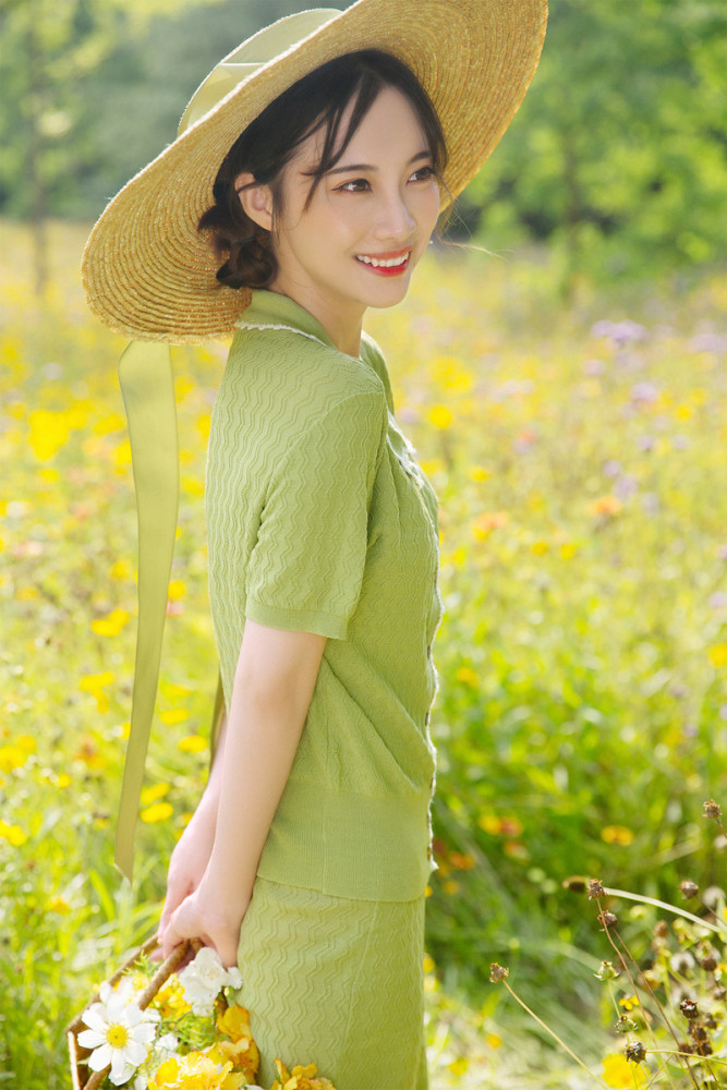 清纯美少女,春意盎然美如画