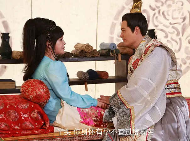 刘晓庆|继《隋唐》后，65岁刘晓庆再演少女，旗袍装老态尽显被网友吐槽