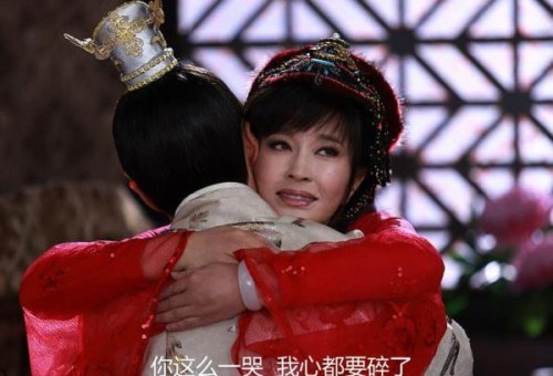 刘晓庆|继《隋唐》后，65岁刘晓庆再演少女，旗袍装老态尽显被网友吐槽