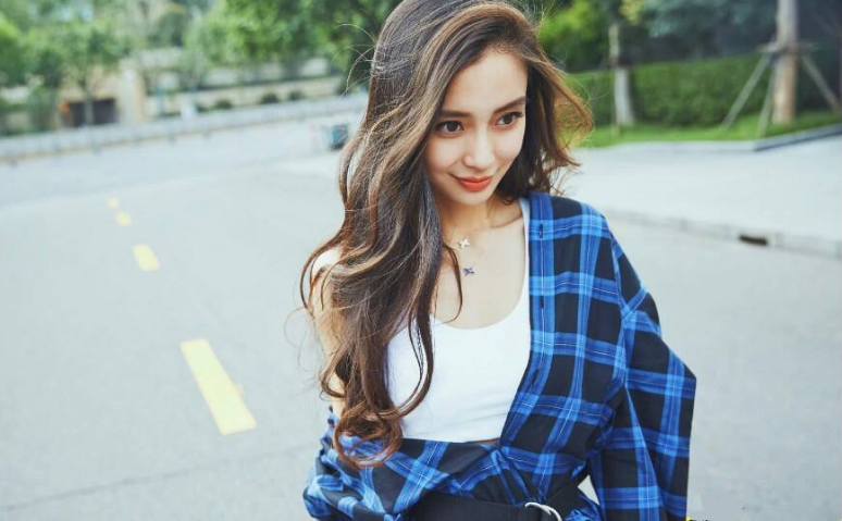 刘晓庆|继《隋唐》后，65岁刘晓庆再演少女，旗袍装老态尽显被网友吐槽