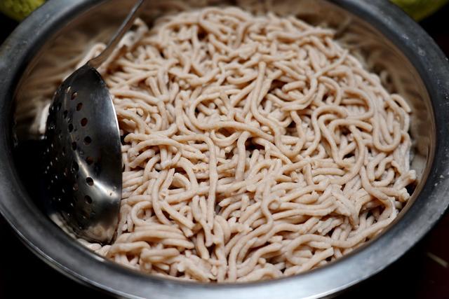 辽西品尝压饸饹:四十年前它就是农村的待客面,相传康熙皇帝赐名