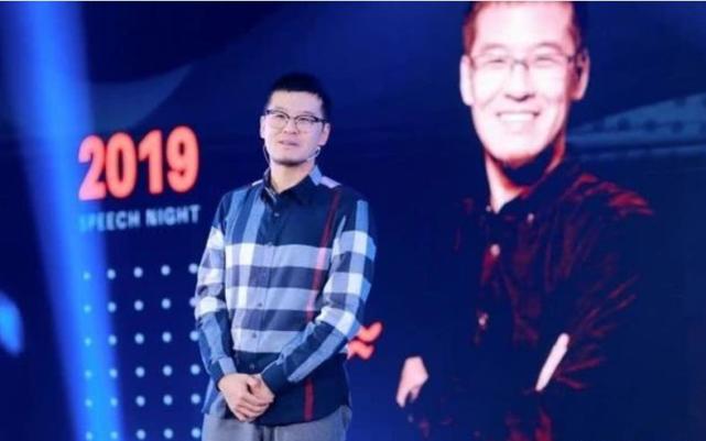 杨毅的生活有多豪 带妻女度假住一晚8万七星级酒店 金主送豪车 腾讯网