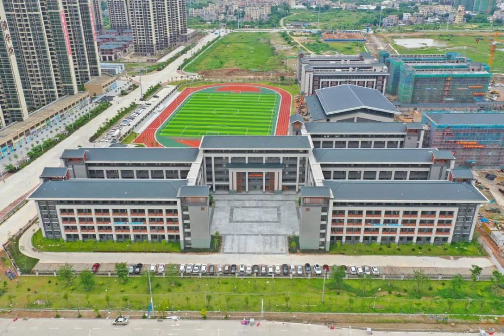 城南中学二期工程位于阳江滨海新区郦阳路以东,洛东大道以北,占地面积