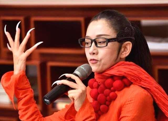 杨丽萍|62岁杨丽萍为舞蹈，不吃米面吃花瓣，做手术取肋骨，现在生活如何