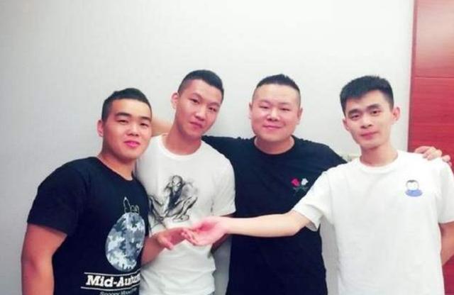 岳云鹏|岳云鹏自曝妻管严，徒弟借钱自己还要请示老婆，抠门本性暴露无遗