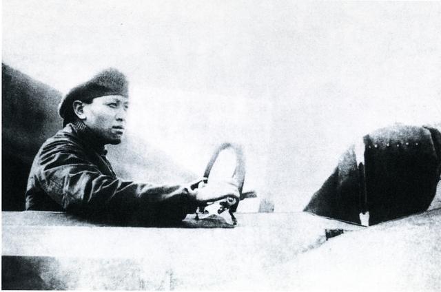 潘世忠.后来在民国初期航空建设中也做出了贡献.