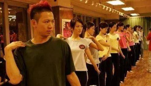 李绮红|26年前，她艳压李绮红勇夺桂冠成街头港姐，今却退圈卖鱼蛋