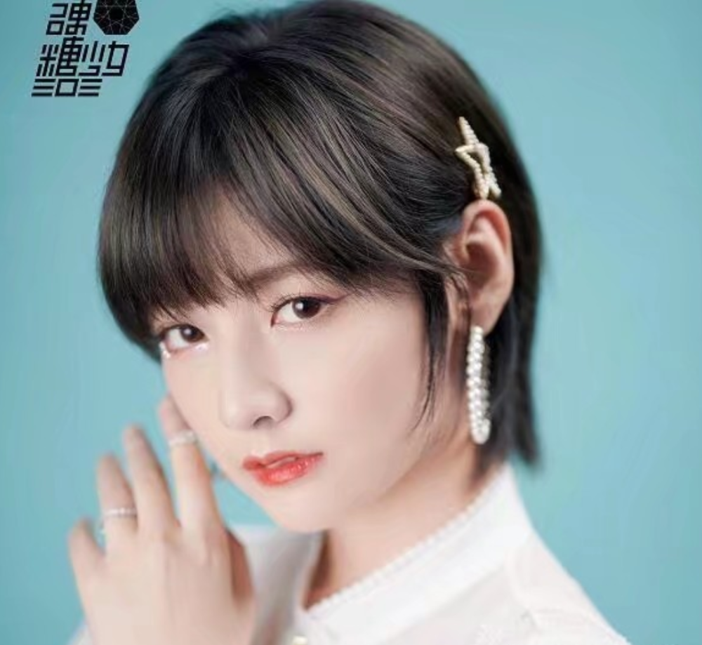 硬糖少女|硬糖少女成员现身机场，陈卓璇郑乃馨长腿抢镜，工作连轴转太拼