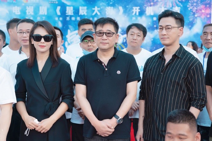 刘涛|刘涛与王珂暂别，走出丧父痛进组拍戏，笑口开谈美食怕发胖