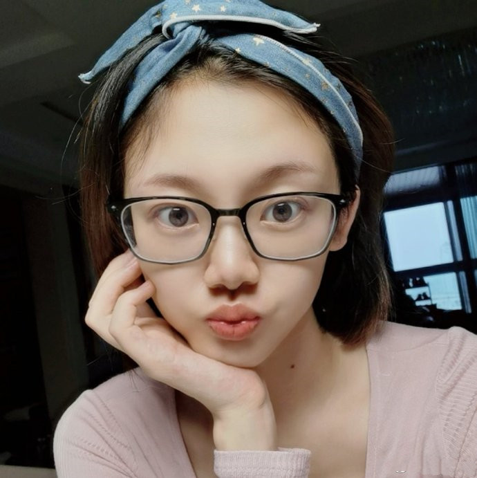 郑恺|郑恺老婆苗苗晒九宫格大秀画工，临近产期全素颜出镜，状态超好