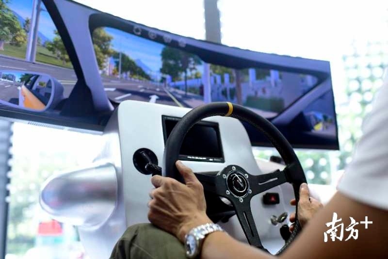 以后学车不用暴晒广东第一家人工智能驾驶馆来了