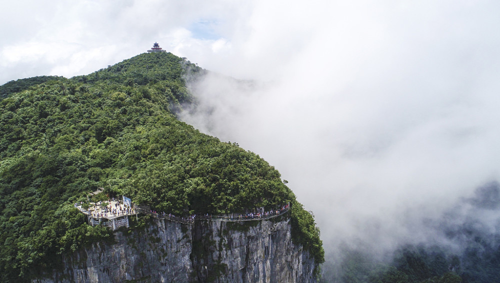 来天门山旅游你就知道,为什么被世人誉为世界最美的空中花园了!