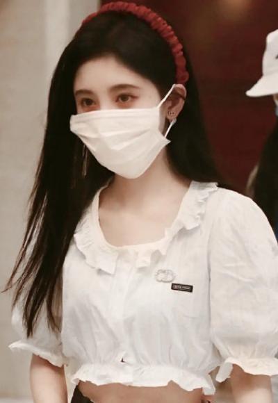 鞠婧祎|鞠婧祎不愧是千年美女，看到她cos的“玉兔精”：这颜值没谁了