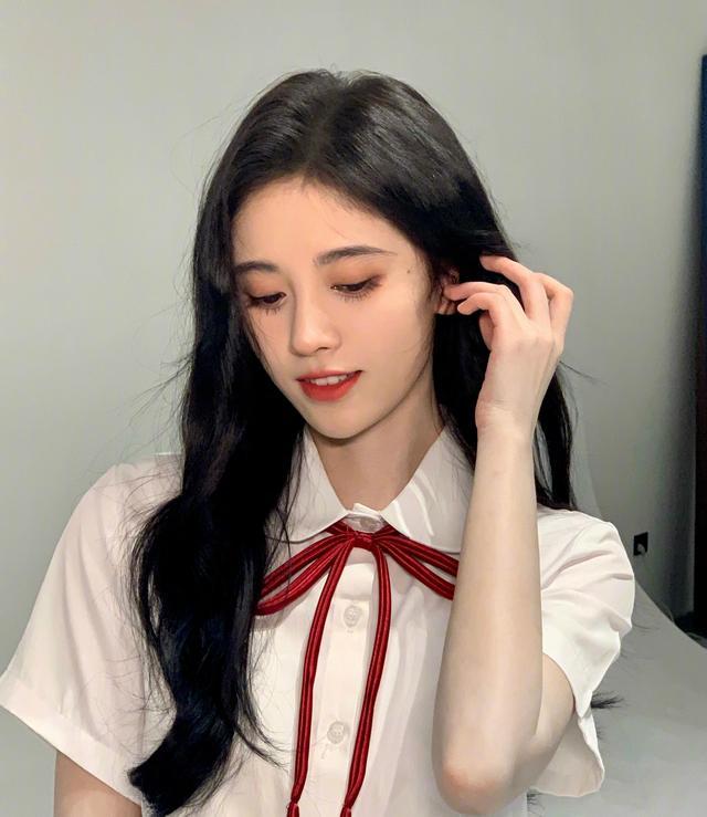 鞠婧祎|鞠婧祎不愧是千年美女，看到她cos的“玉兔精”：这颜值没谁了