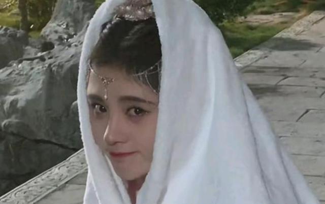 鞠婧祎|鞠婧祎不愧是千年美女，看到她cos的“玉兔精”：这颜值没谁了