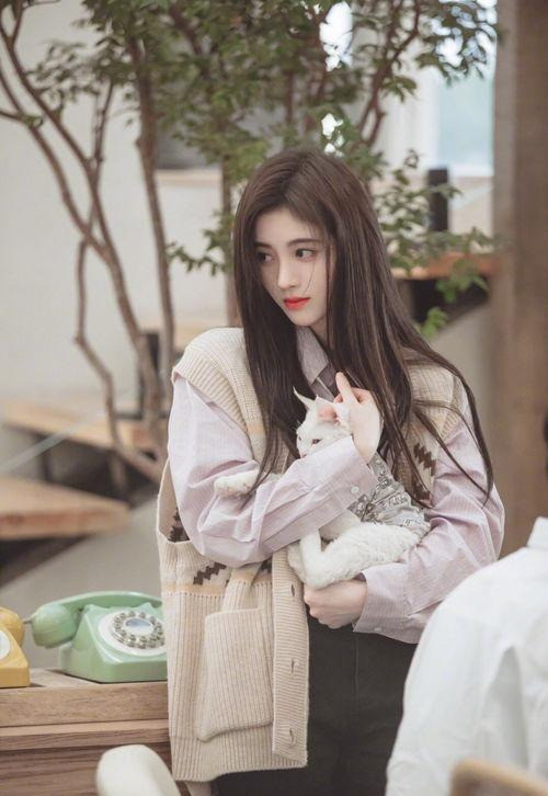 鞠婧祎|鞠婧祎不愧是千年美女，看到她cos的“玉兔精”：这颜值没谁了