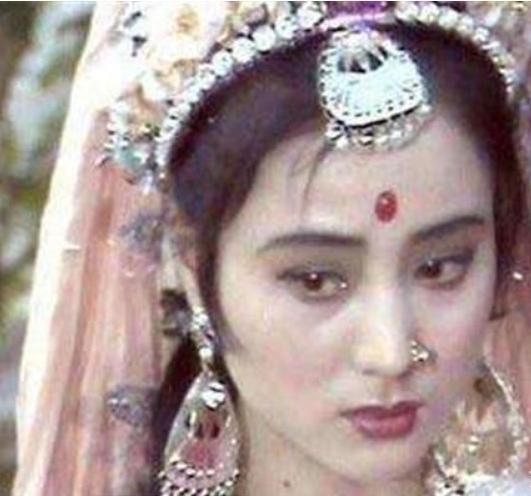 鞠婧祎|鞠婧祎不愧是千年美女，看到她cos的“玉兔精”：这颜值没谁了