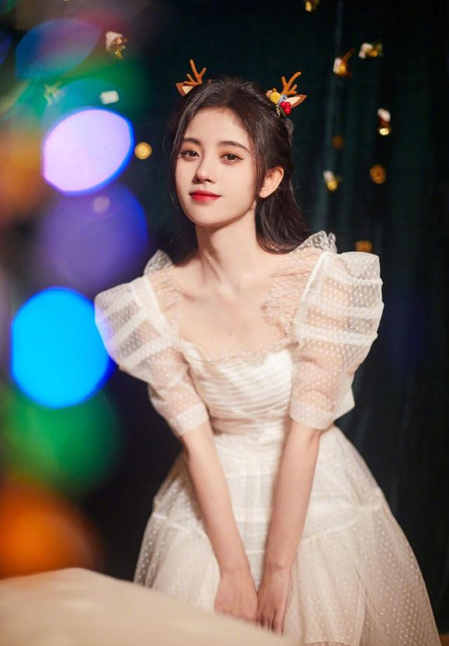 鞠婧祎|鞠婧祎不愧是千年美女，看到她cos的“玉兔精”：这颜值没谁了