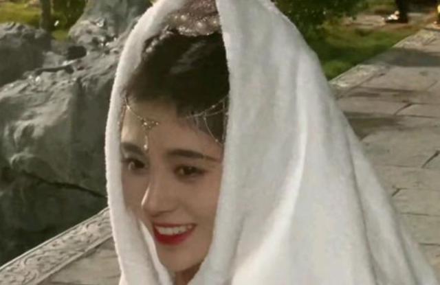 鞠婧祎|鞠婧祎不愧是千年美女，看到她cos的“玉兔精”：这颜值没谁了